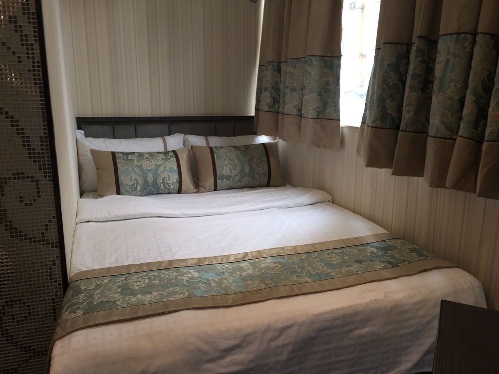 Seasons Hotel Гонконг Екстер'єр фото