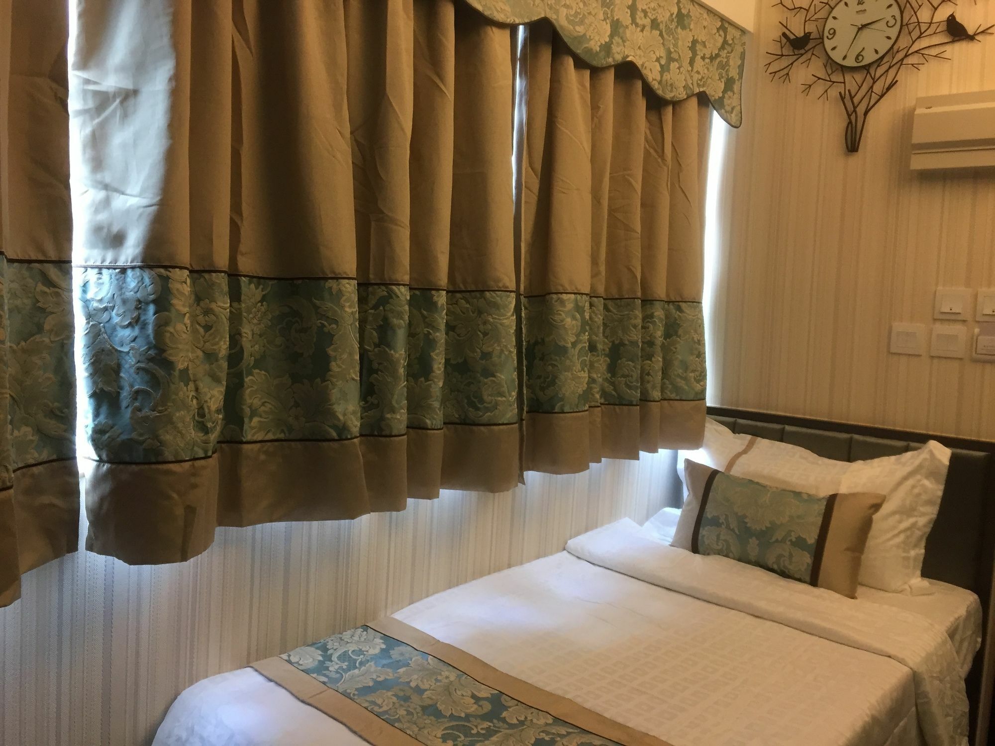 Seasons Hotel Гонконг Екстер'єр фото